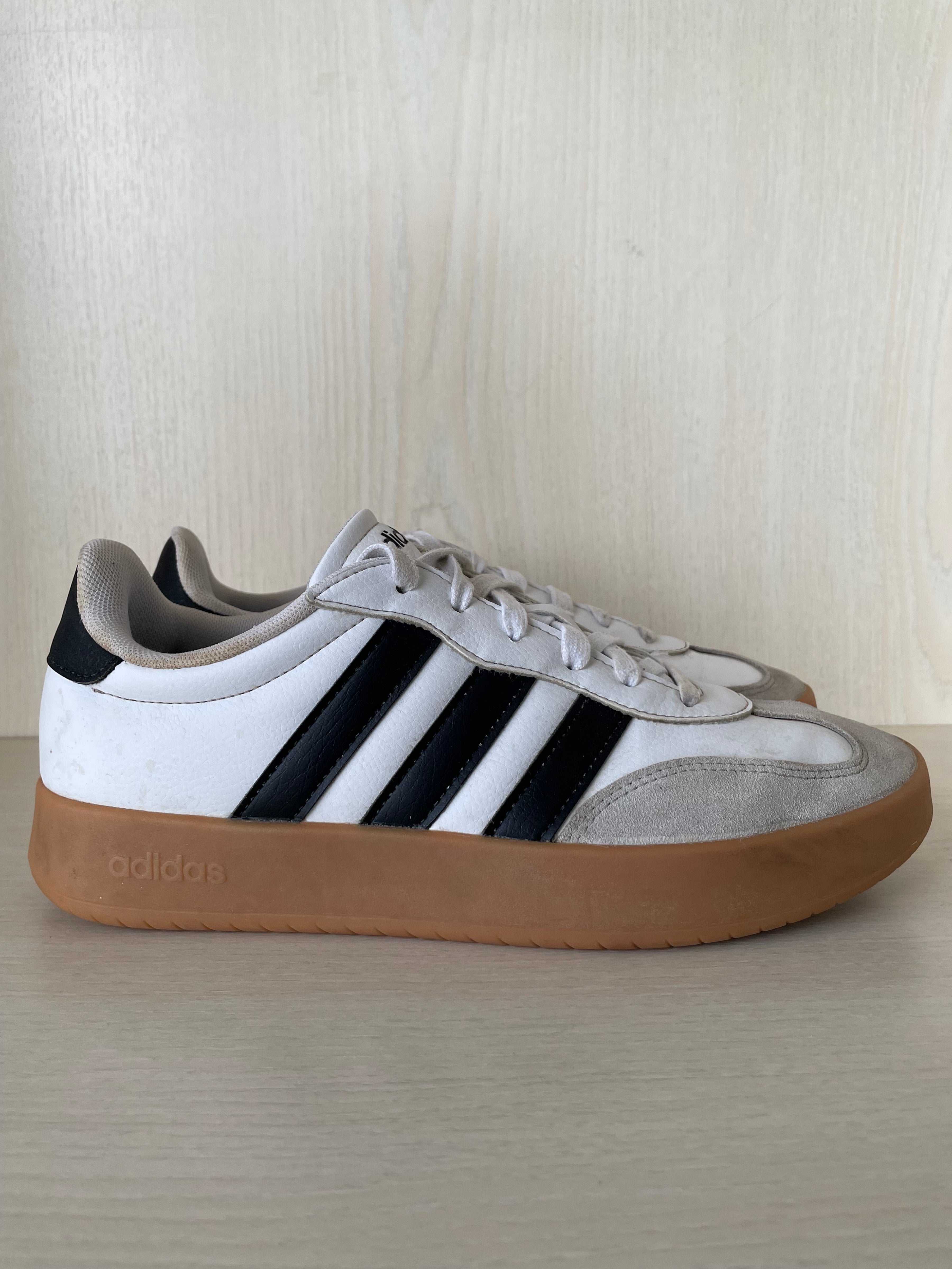 Adidas Barreda Weiß/Schwarz EU 42 Sneaker – Sehr guter Zustand