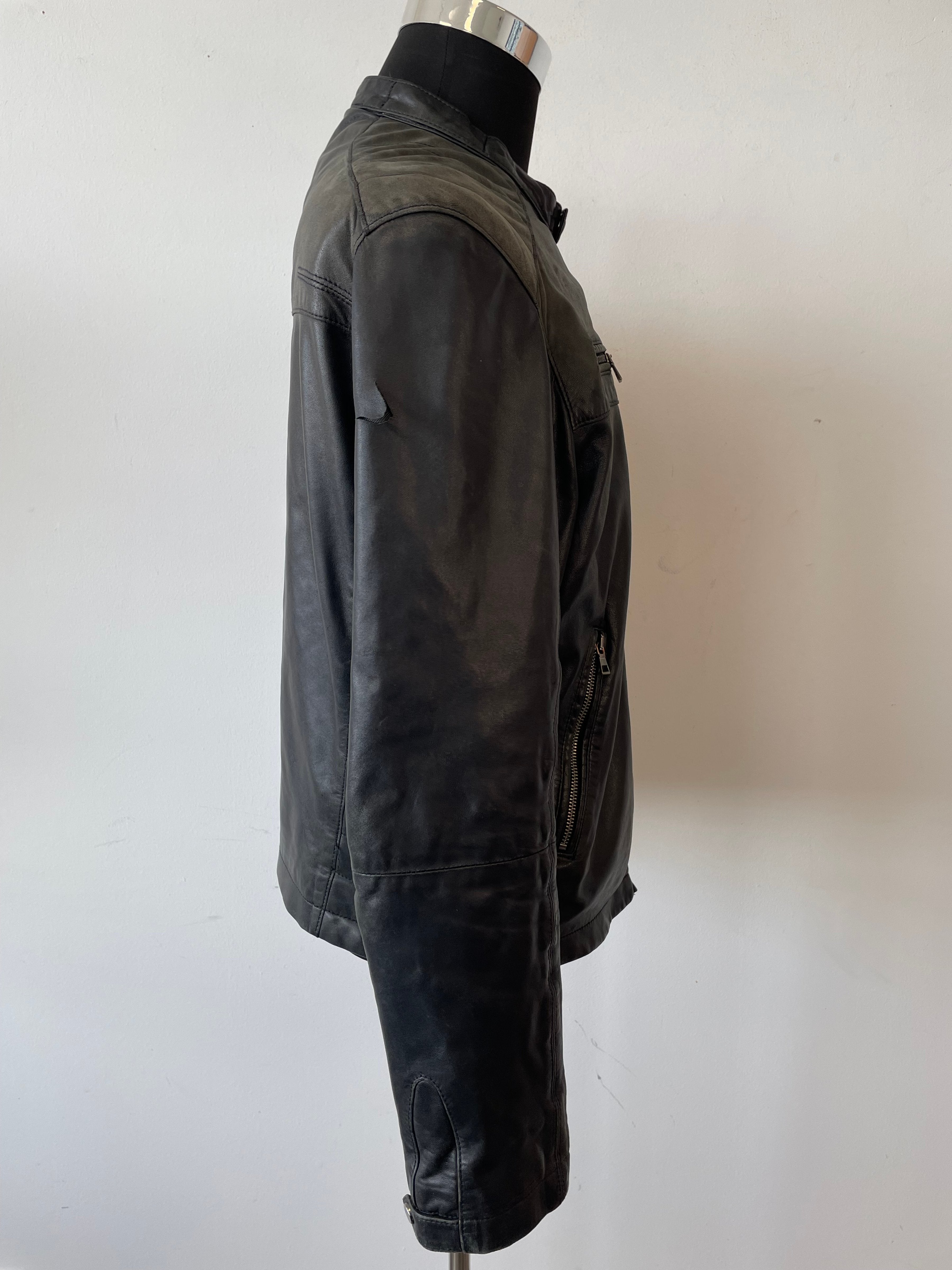 Unbekannte Leder Bikerjacke Schwarz M, Zustand: Stark gebraucht