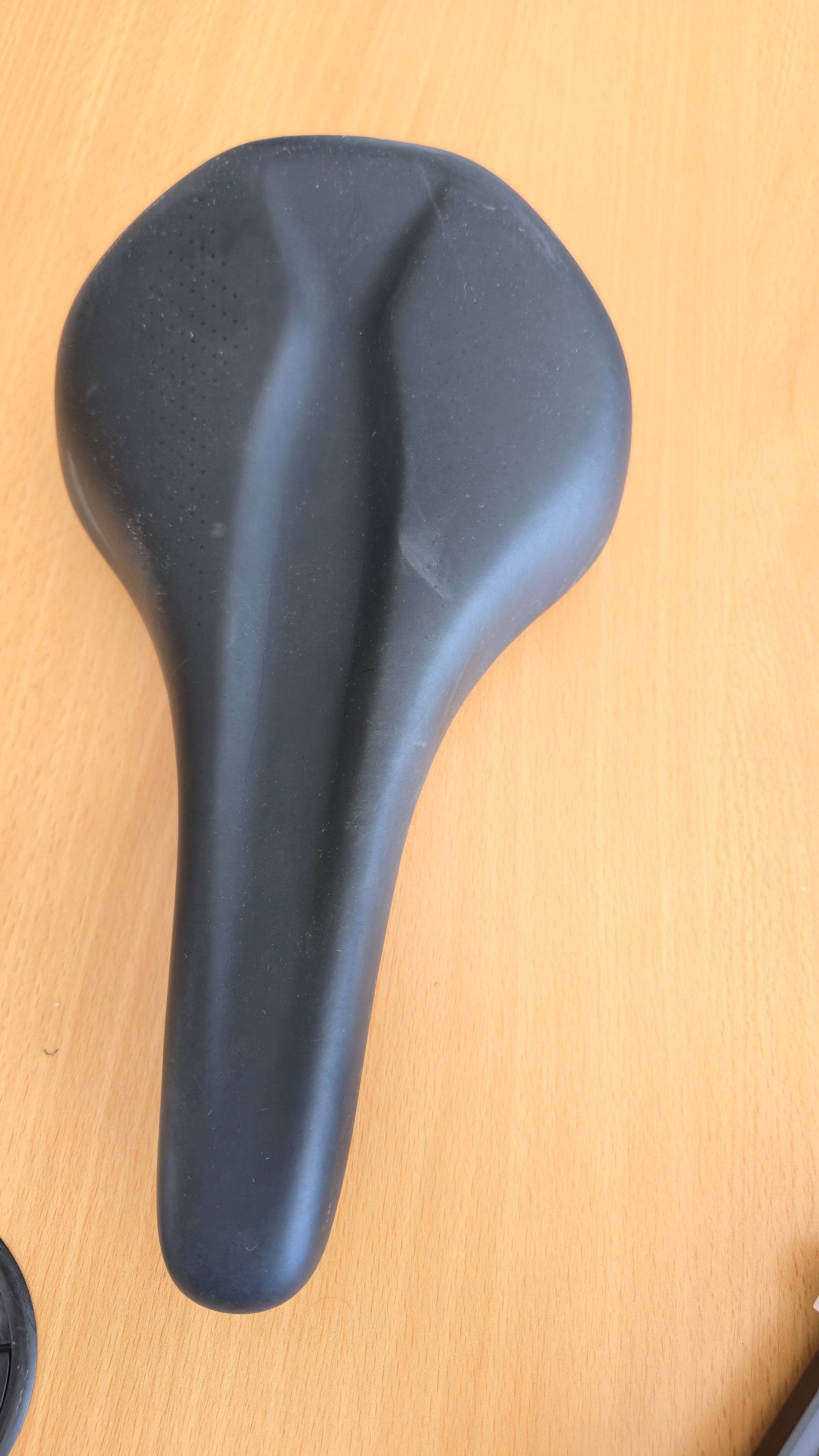 Specialized Bridge Sport Sattel – schwarz, guter Zustand, ca. 300g, Komfort