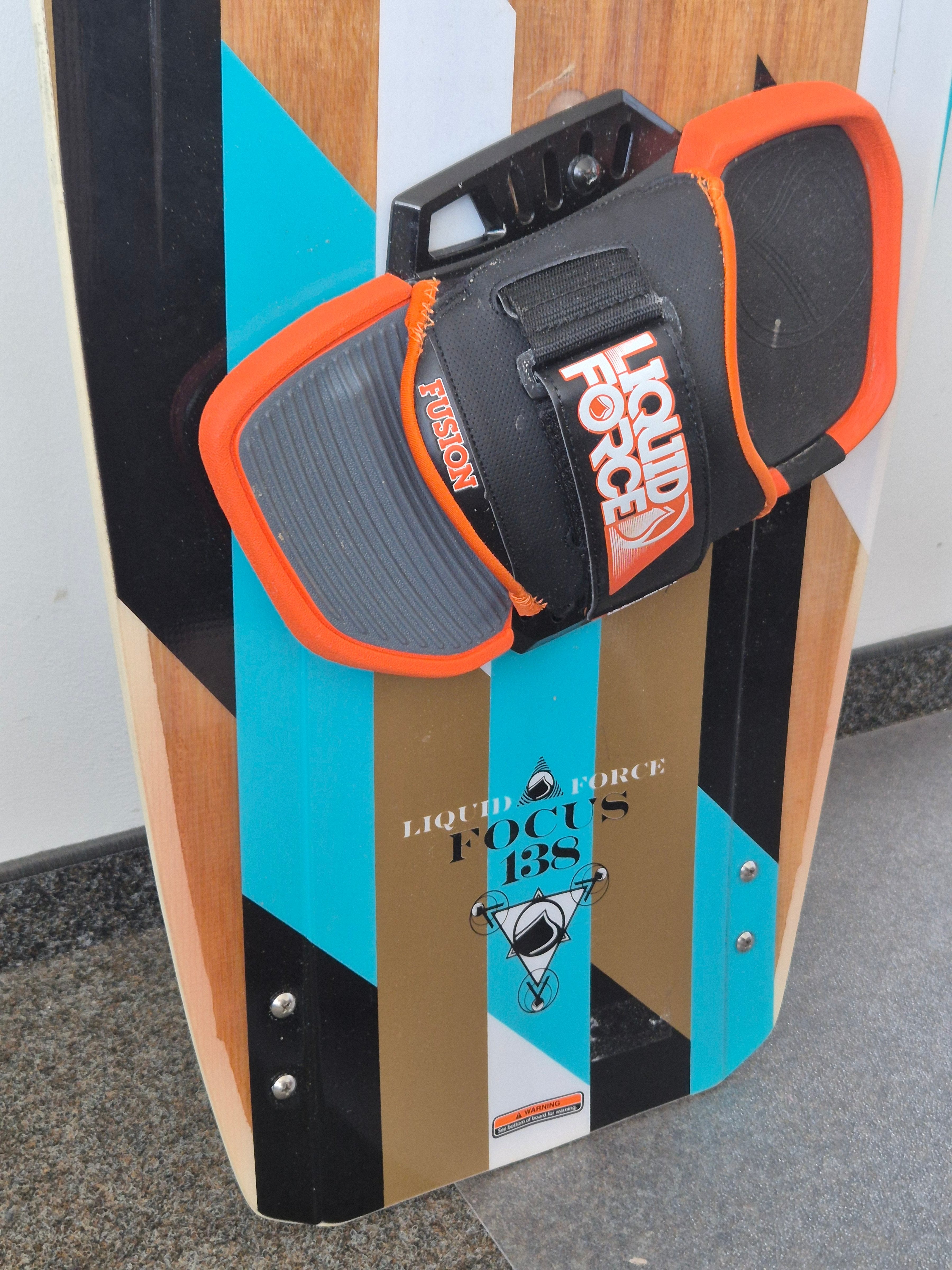 Liquid Force Kiteboard Focus 138 cm x 42 cm, Multicolor, Zustand: Gut