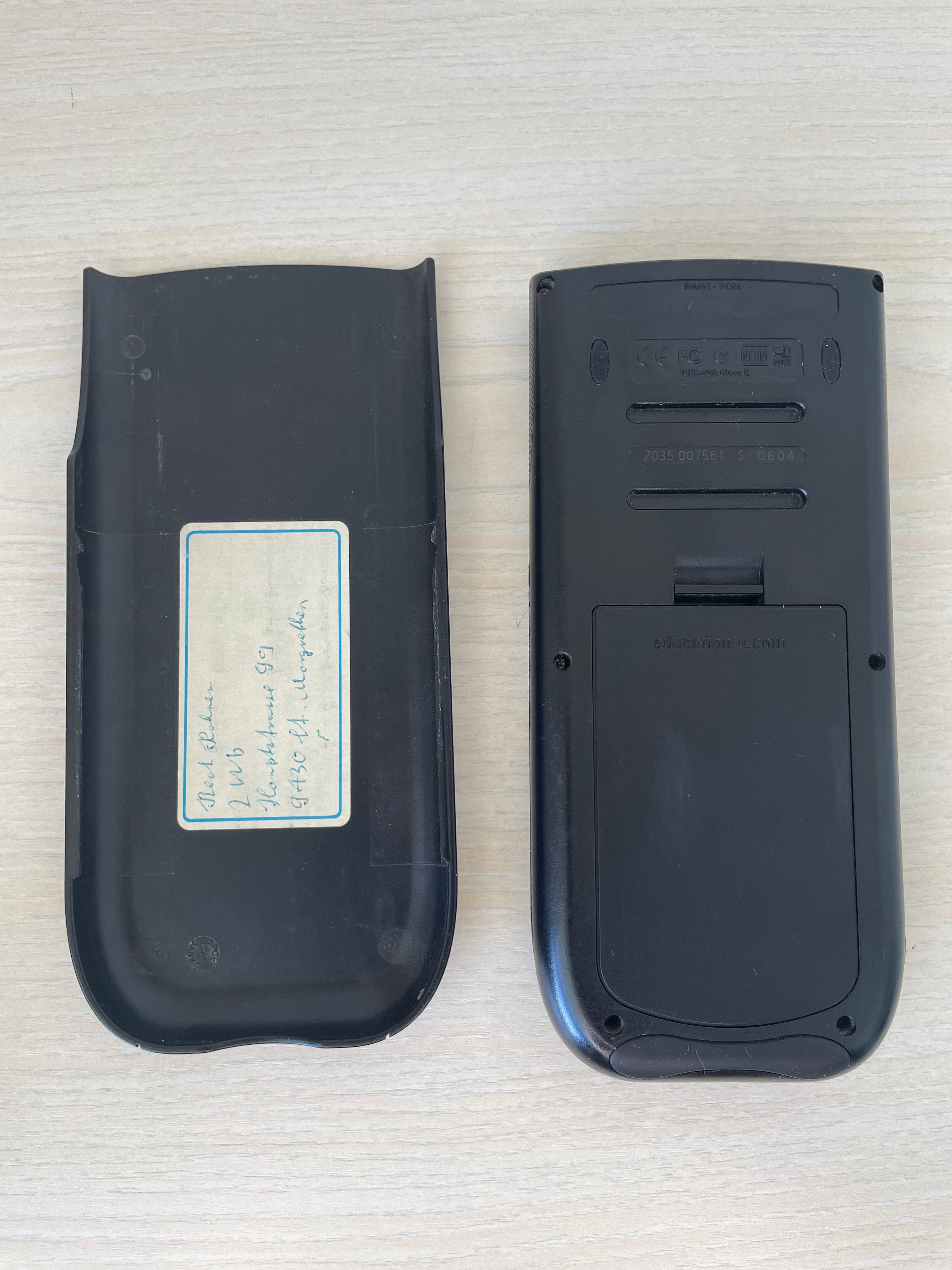 Texas Instruments TI-89 Titanium Grafikrechner, Schwarz/Grau, Gebraucht
