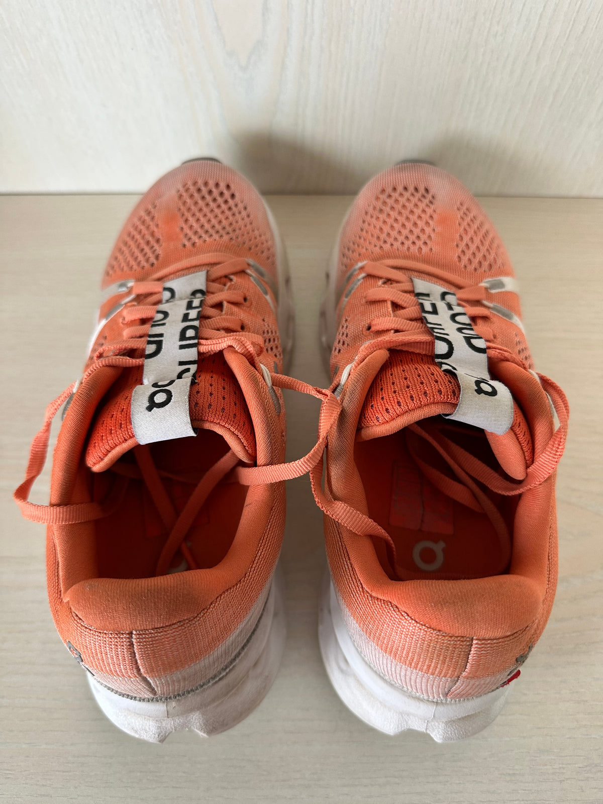 On Running Cloudsurfer Flame/Weiß, Gr. 38.5, Zustand: Gut