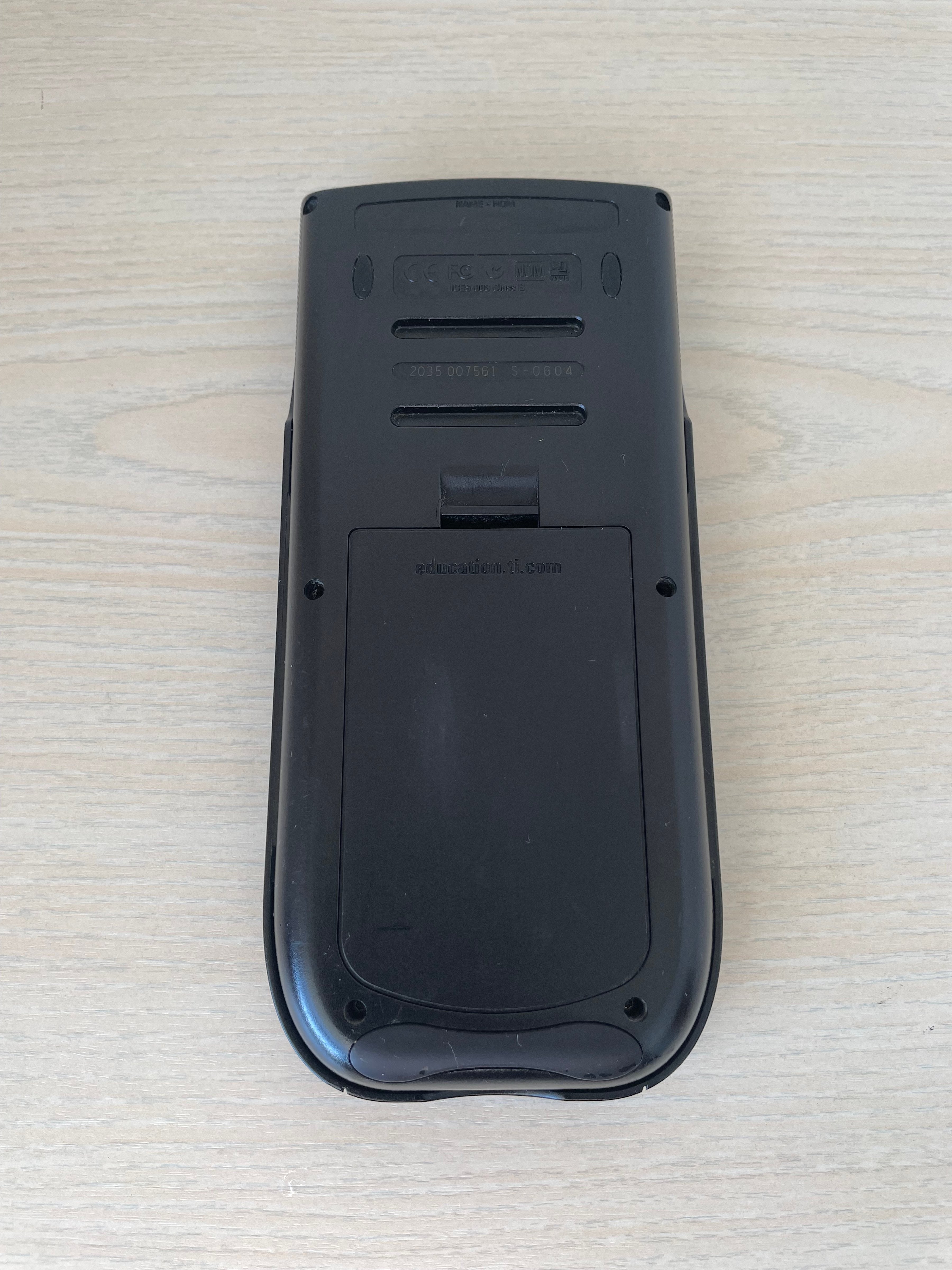 Texas Instruments TI-89 Titanium Grafikrechner, Schwarz/Grau, Gebraucht