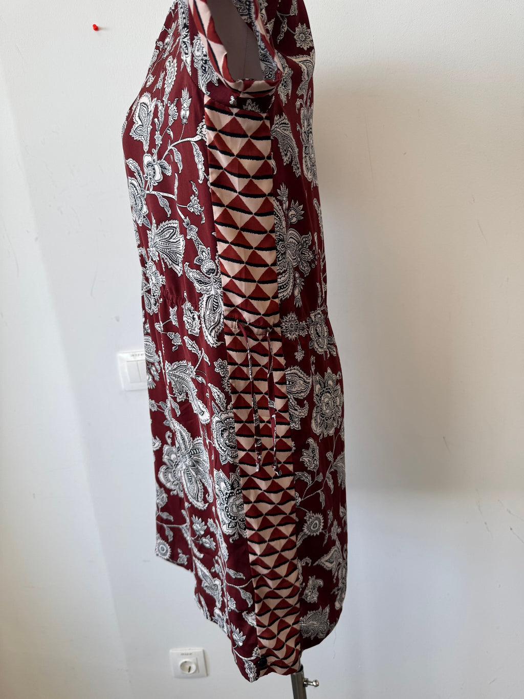 Scotch & Soda Maison Scotch Kleid – S, 100% Polyester, Wein/Weiß, Sehr gut