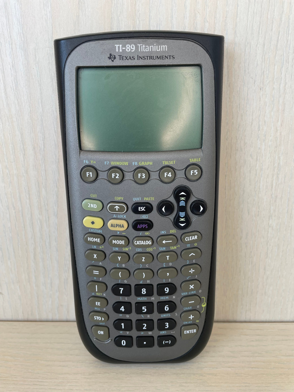 Texas Instruments TI-89 Titanium Grafikrechner, Schwarz/Grau, Gebraucht
