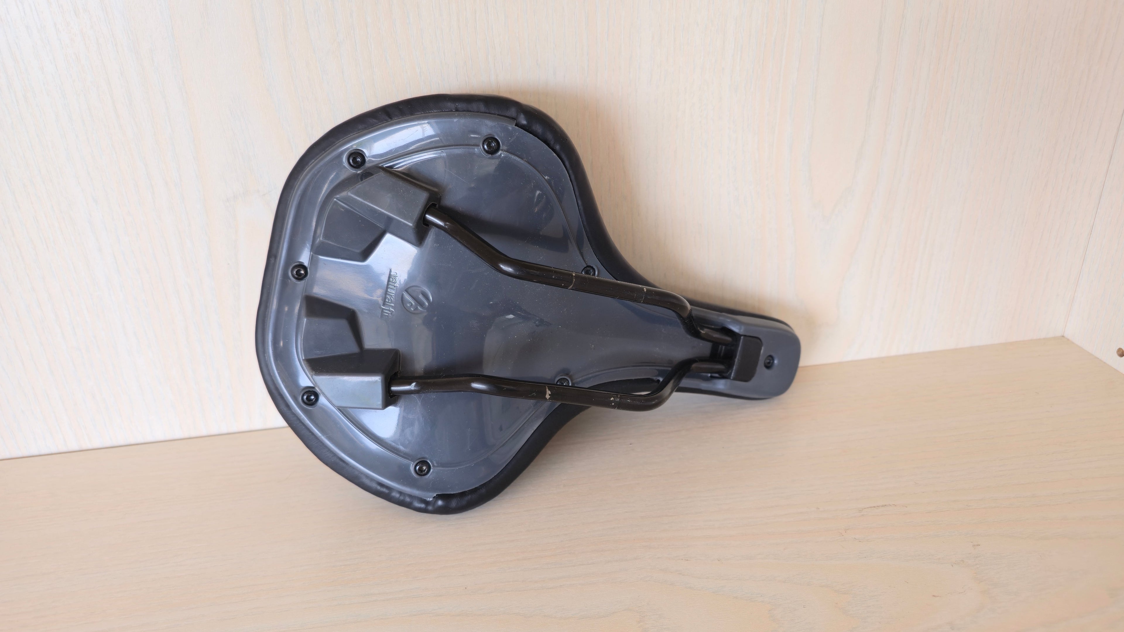 Bontrager Nebula Plus Comfort Foam Bike Saddle – Women, Black, Very Good, 160mm