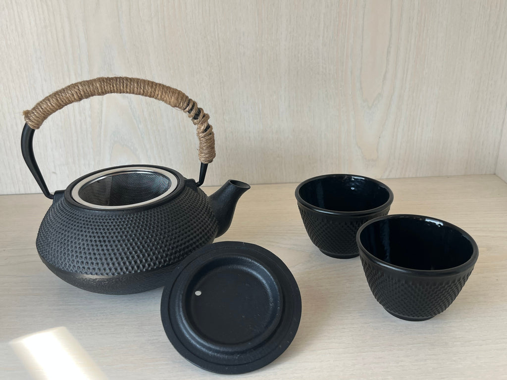 Generic Cast Iron Teapot Japanese Style Black with Strainer & 2 Teacups, Very Good
