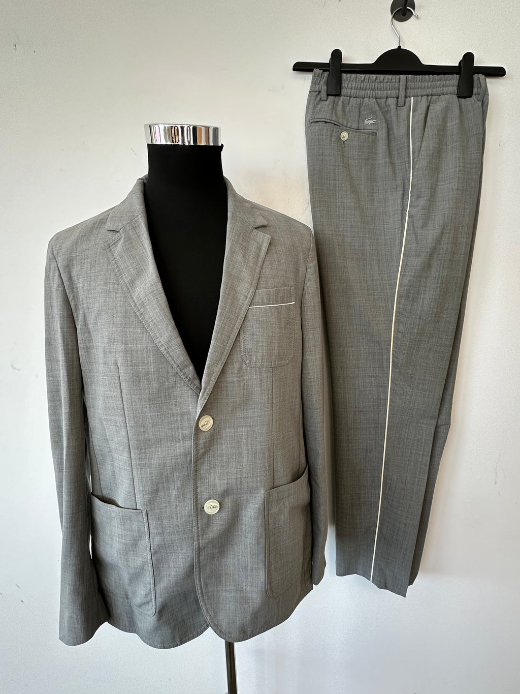Lacoste 2-piece Suit (EU 50) - Grey Regular Fit Blazer + Trousers, Like New
