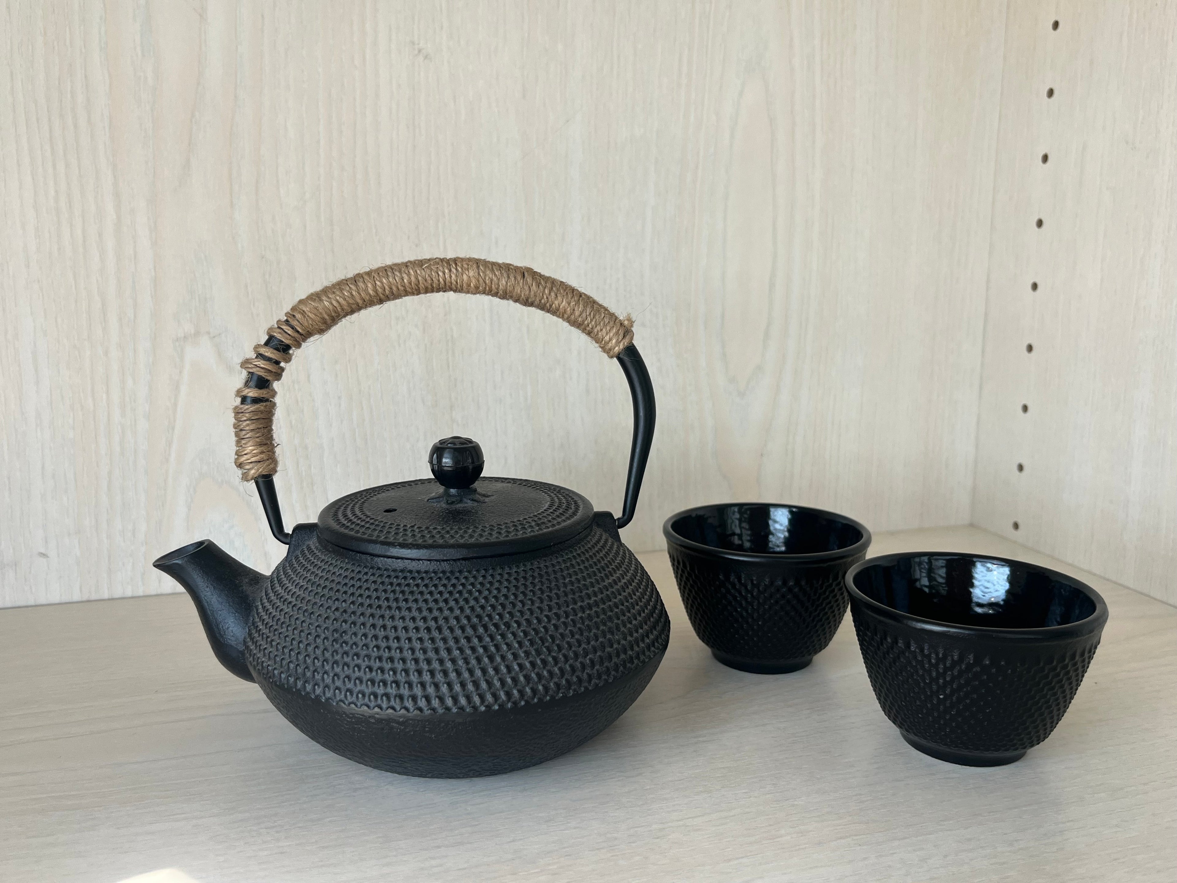 Generic Cast Iron Teapot Japanese Style Black with Strainer & 2 Teacups, Very Good
